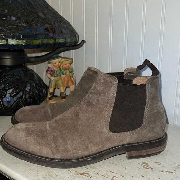 1901 Tan suede leather chukka boots - Picture 1 of 7